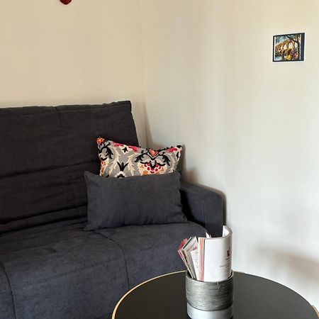Les Flo Location Apartment Айга-Мортас Екстериор снимка