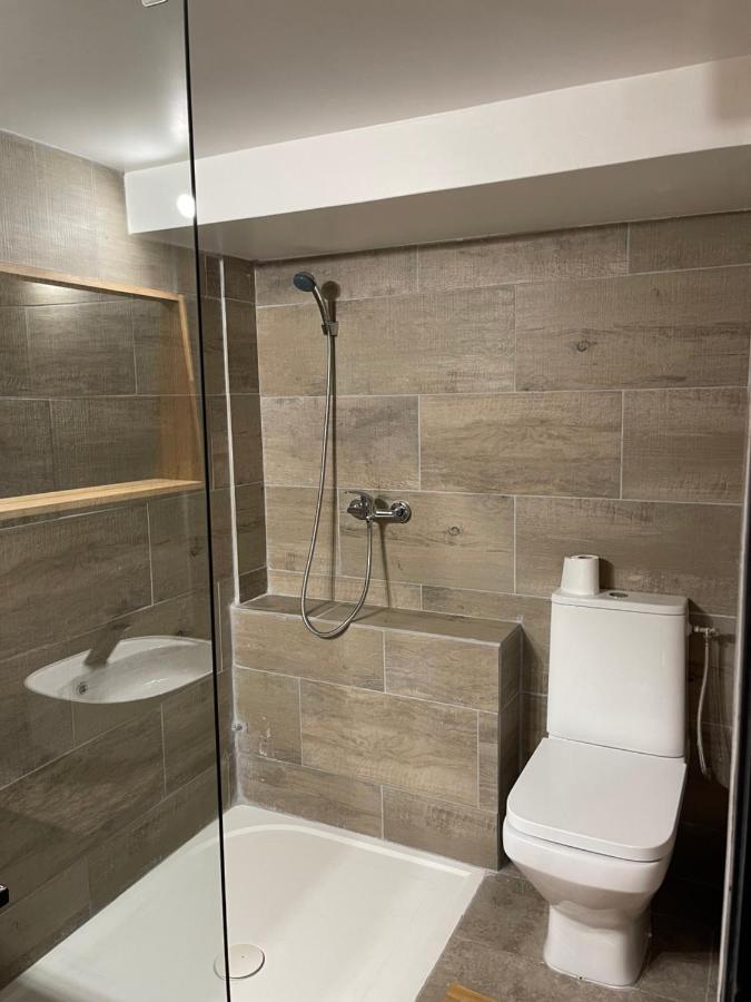 Les Flo Location Apartment Айга-Мортас Екстериор снимка