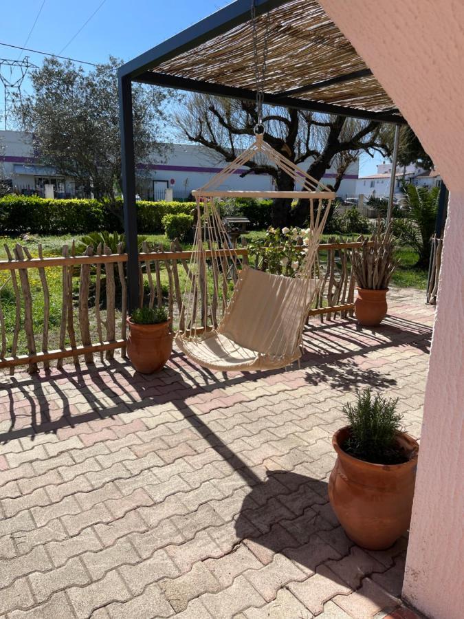 Les Flo Location Apartment Айга-Мортас Екстериор снимка