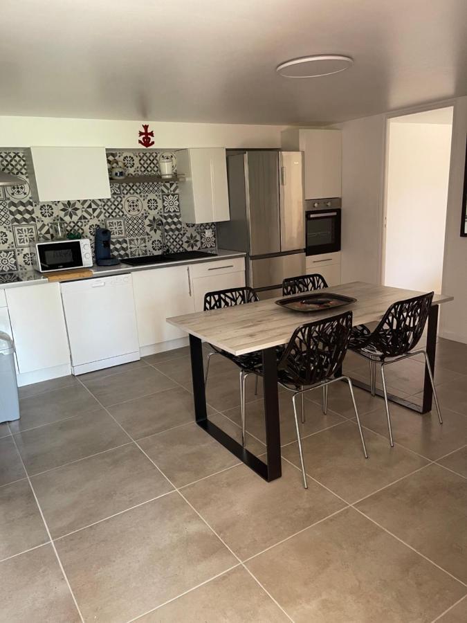 Les Flo Location Apartment Айга-Мортас Екстериор снимка
