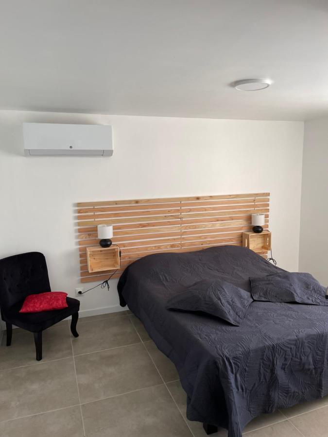 Les Flo Location Apartment Айга-Мортас Екстериор снимка