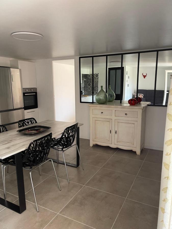 Les Flo Location Apartment Айга-Мортас Екстериор снимка