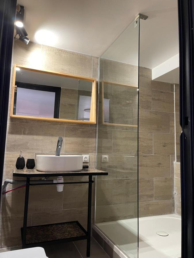 Les Flo Location Apartment Айга-Мортас Екстериор снимка