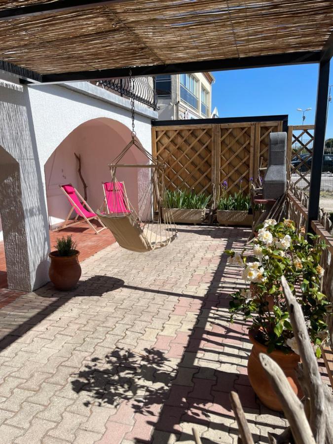 Les Flo Location Apartment Айга-Мортас Екстериор снимка