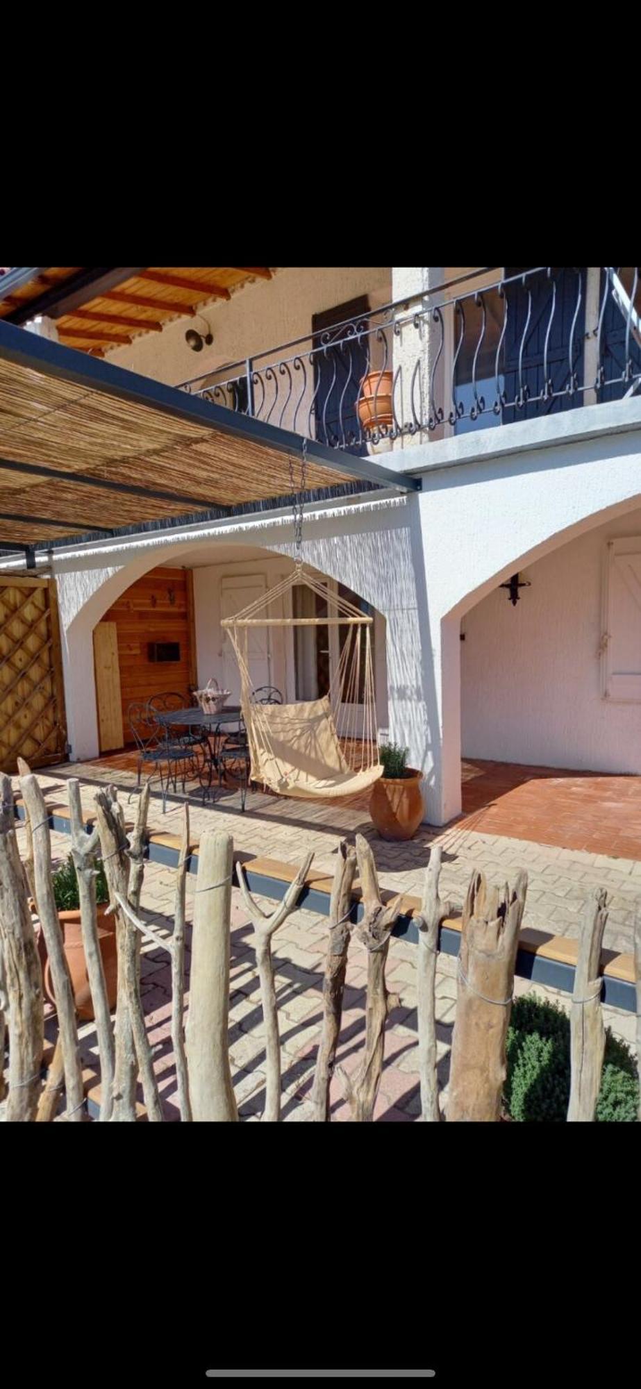 Les Flo Location Apartment Айга-Мортас Екстериор снимка